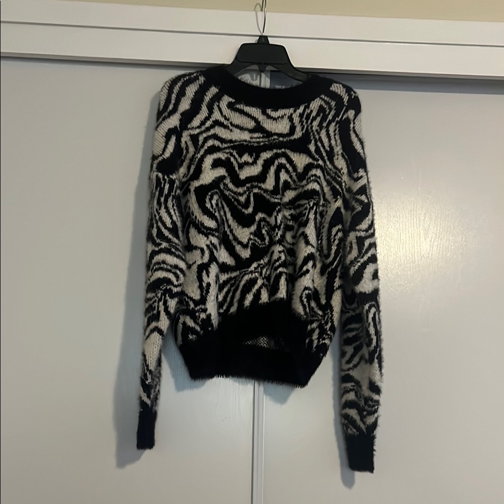 Black and White Patterned Women's Sweater